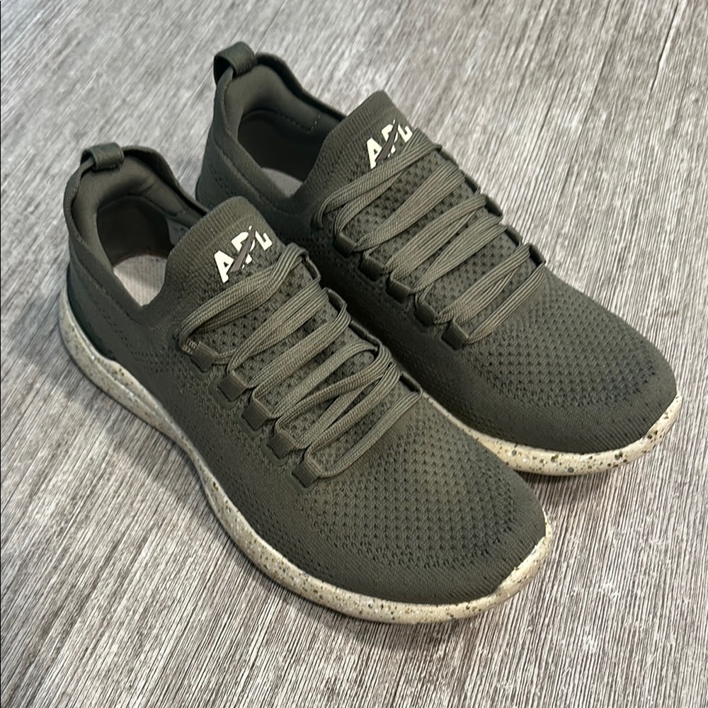 APL Techloom breeze women's size 7